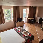 Sineva ゲストハウス ラヴダ